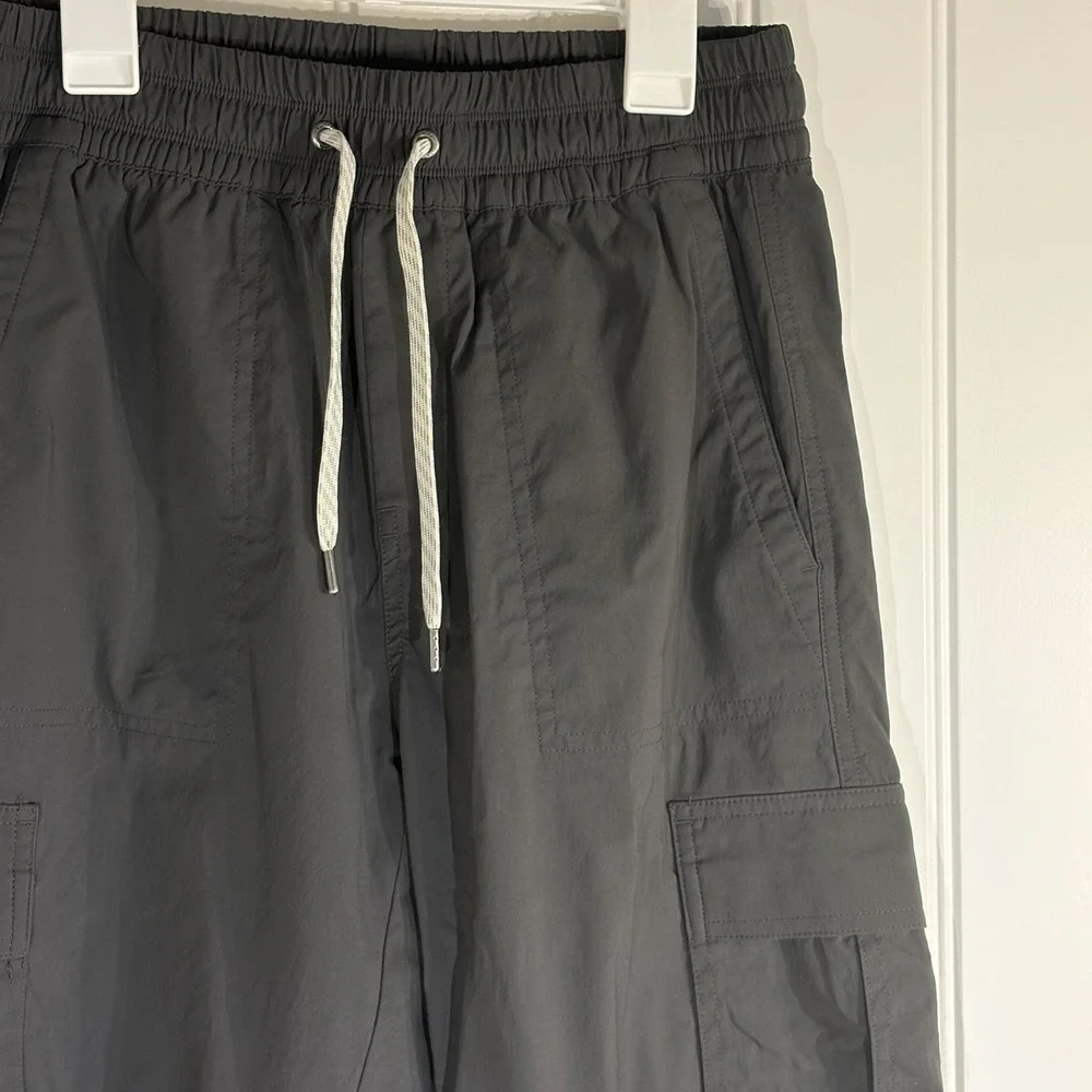Vuori Womens Grey Birch Cargo Pocket Performance Sweatpant Joggers Gym‎ Sz XS